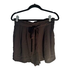 New - High-waisted black flowy shorts. Medium length.